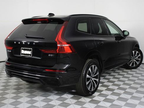 Certified 2025 Volvo XC60 B5 Core image 4