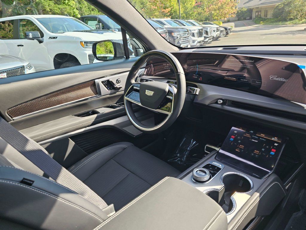 New 2027 Cadillac Vistiq Luxury AWD/4WD image 10