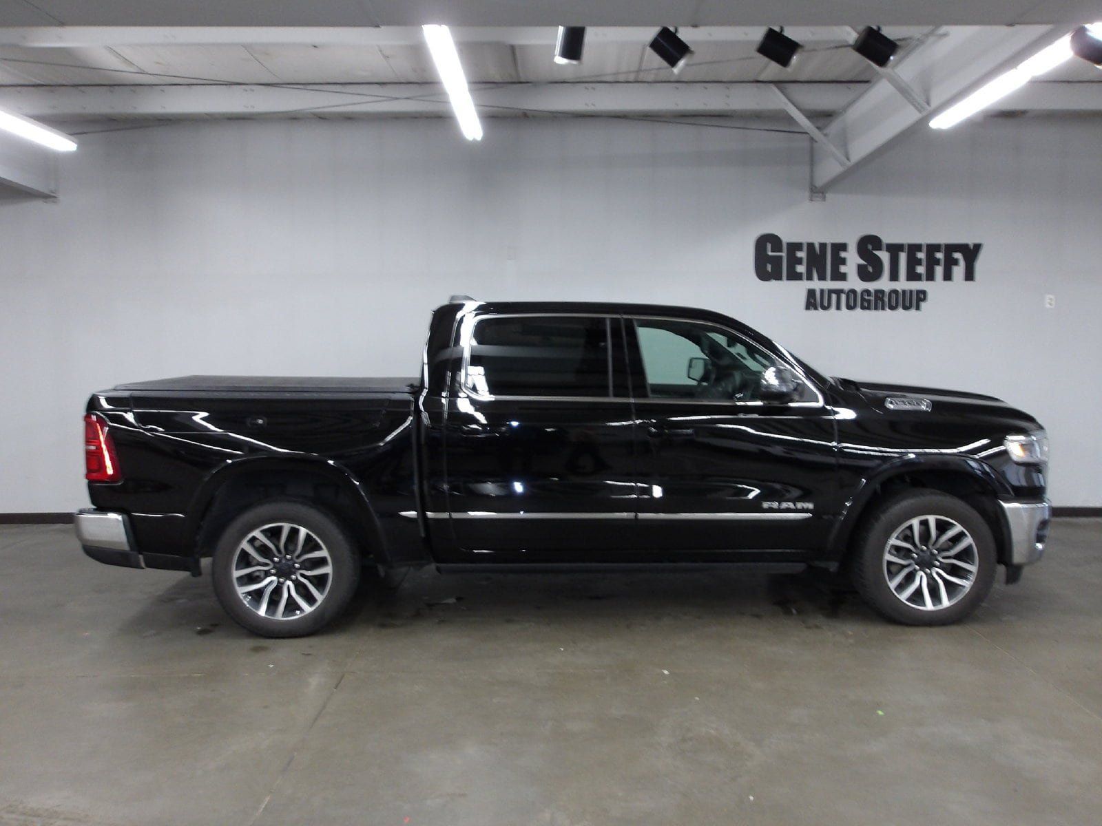 Used 2026 RAM 1500 Limited AWD/4WD image 3