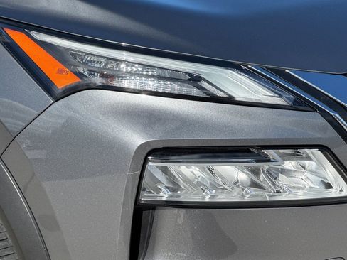 Used 2023 Nissan Rogue SV image 9