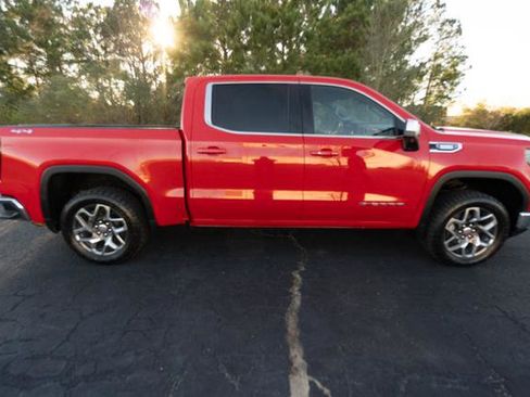 Used 2024 GMC Sierra 1500 SLE w/ Preferred Package image 2