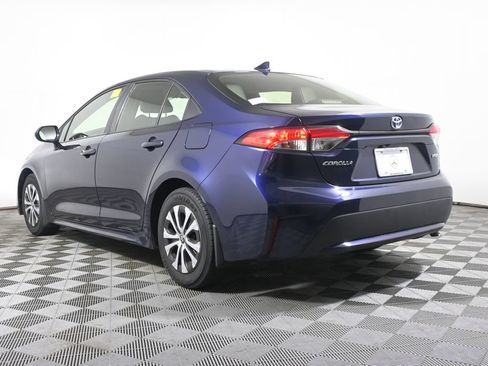 Used 2022 Toyota Corolla LE w/ Premium Interior Package FWD image 5