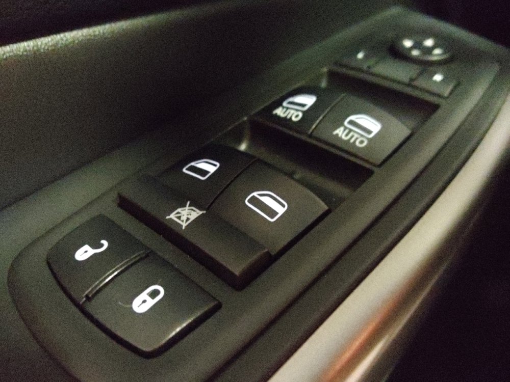 Used 2019 Jeep Cherokee Limited FWD image 27