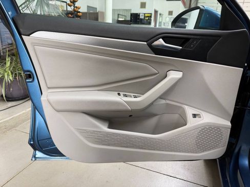Used 2019 Volkswagen Jetta SE w/ Cold Weather Package FWD image 10