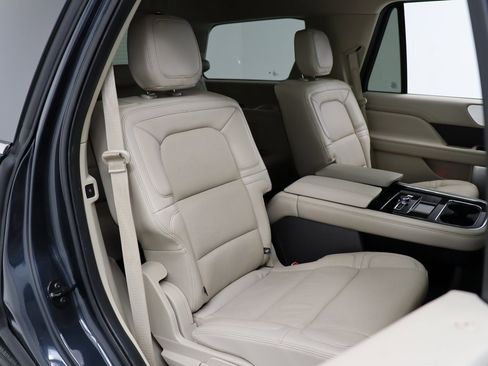 Used 2021 Lincoln Navigator Reserve w/ Luxury Package image 28
