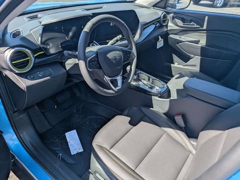 New 2026 Chevrolet Trax ACTIV w/ Sunroof Package FWD image 12