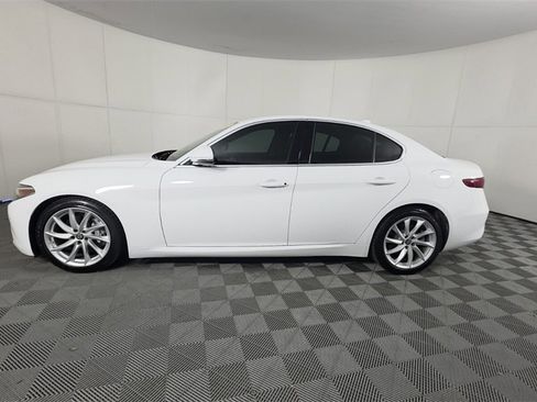 Used 2019 Alfa Romeo Giulia image 8