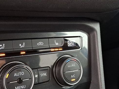 Used 2018 Volkswagen Tiguan SE AWD/4WD image 24