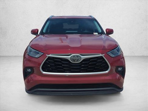 Certified 2020 Toyota Highlander XLE FWD image 2