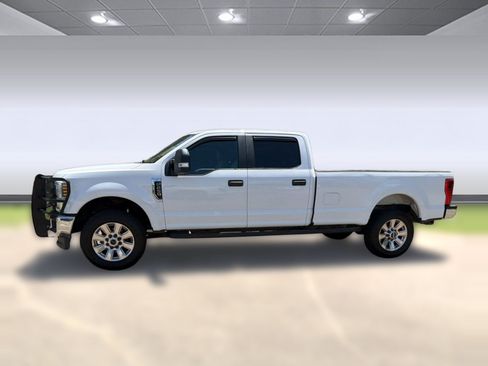 Used 2018 Ford F250 XL w/ Power Equipment Group AWD/4WD image 2