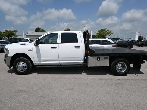 Used 2024 RAM 3500 Tradesman w/ Chrome Appearance Group AWD/4WD image 4