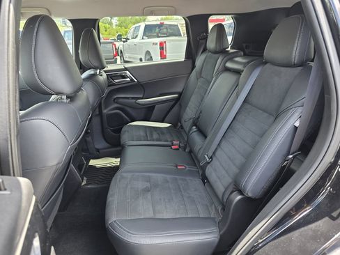 Used 2024 Mitsubishi Outlander SE FWD image 11