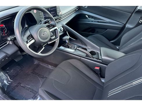 Used 2023 Hyundai Elantra SEL image 12