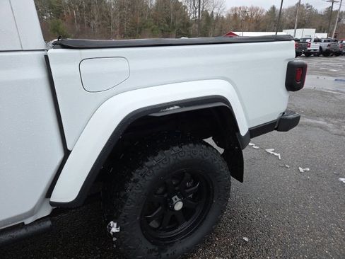 Used 2022 Jeep Gladiator Overland w/ Cold Weather Group image 36