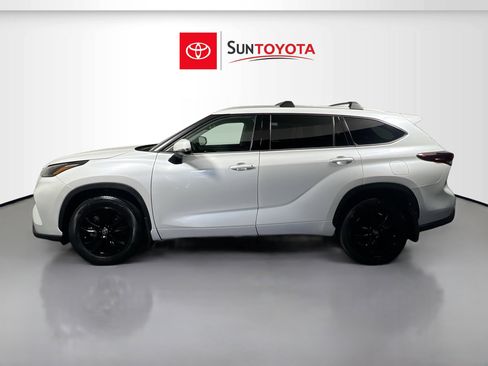 Used 2022 Toyota Highlander XLE image 7
