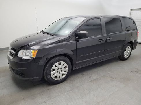 Used 2016 Dodge Grand Caravan SE w/ Quick Order Package 29E SE image 2