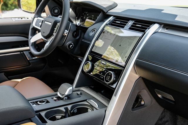 New 2026 Land Rover Discovery Limited Edition AWD/4WD image 29