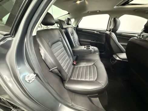 Used 2014 Ford Fusion SE w/ Equipment Group 202A image 25