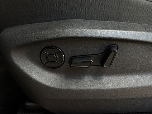 Used 2026 Volkswagen Tiguan SE FWD image 11