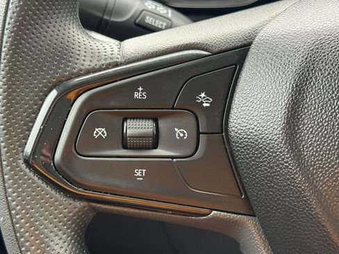 Used 2025 Chevrolet Trax LS FWD image 25