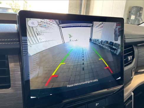 Used 2024 Ford Expedition Limited image 12