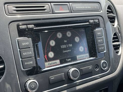 Used 2015 Volkswagen Tiguan SEL FWD image 31