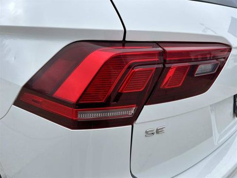 Used 2024 Volkswagen Tiguan SE image 11