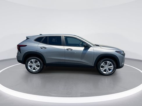 Used 2024 Chevrolet Trax LS w/ Driver Confidence Package FWD image 10