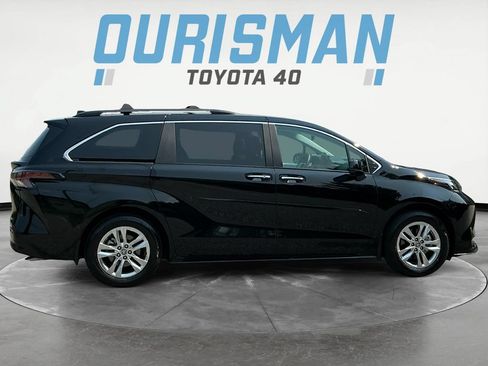 Used 2025 Toyota Sienna XLE w/ XLE Plus Package AWD/4WD image 8