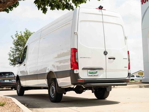 Used 2025 Mercedes-Benz Sprinter 2500 image 3