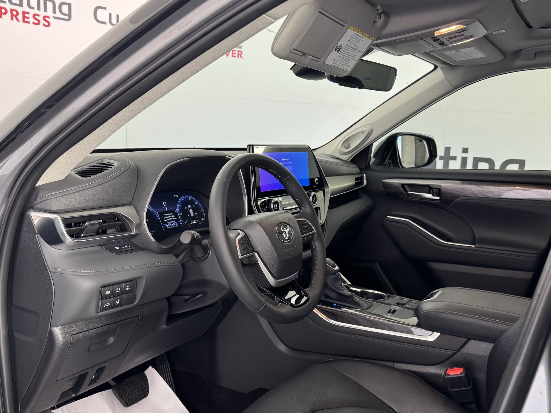 New 2026 Toyota Highlander Limited AWD/4WD image 2