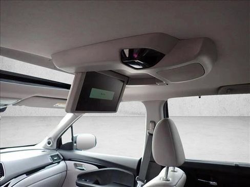 Used 2022 Honda Pilot Touring image 16