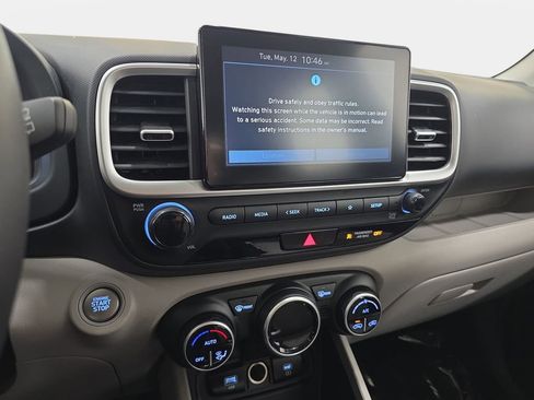 Used 2025 Hyundai Venue SEL FWD image 19