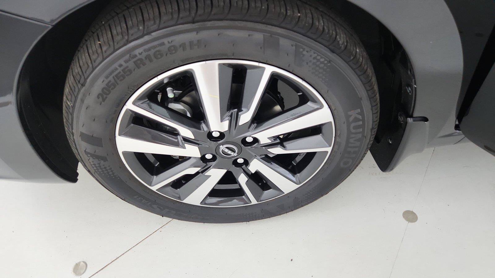 Used 2025 Nissan Versa S w/ S Plus Package FWD image 32