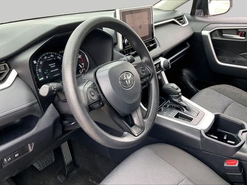 Used 2025 Toyota RAV4 XLE FWD image 19
