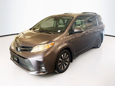 Used 2019 Toyota Sienna XLE Premium w/ Carpet Mat Package AWD/4WD image 3
