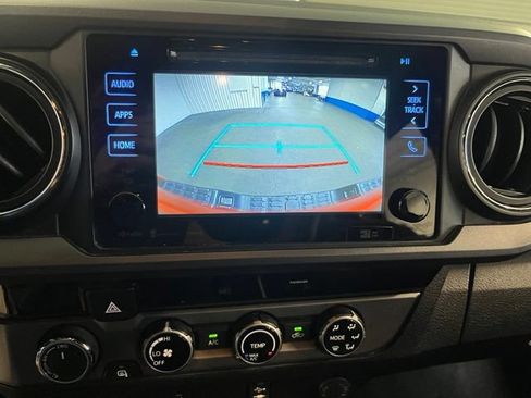Used 2017 Toyota Tacoma TRD Sport w/ Tow Package AWD/4WD image 28