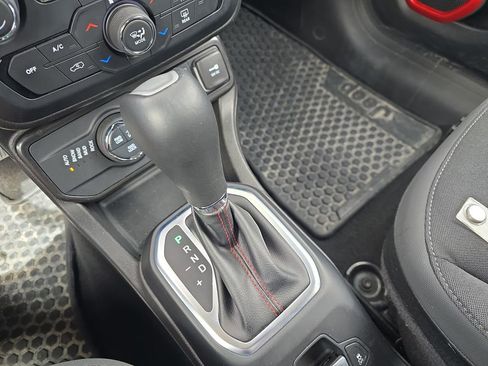 Used 2023 Jeep Renegade Trailhawk AWD/4WD image 25