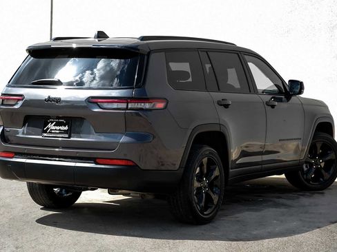 Used 2023 Jeep Grand Cherokee L Laredo image 8