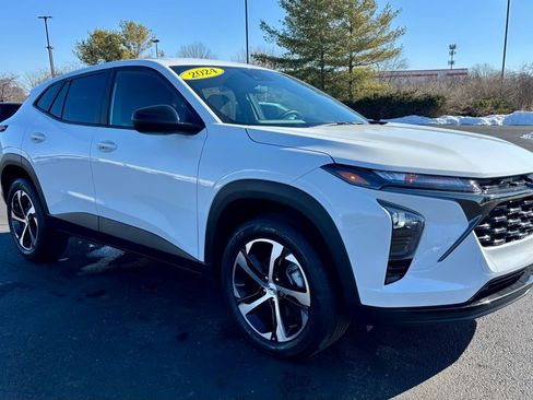 Used 2024 Chevrolet Trax RS w/ Driver Confidence Package image 9