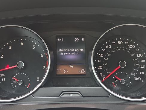 Used 2020 Volkswagen Tiguan SE w/ Panoramic Sunroof Package FWD image 11