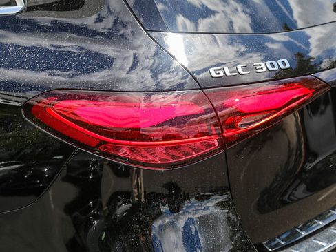 Certified 2024 Mercedes-Benz GLC 300 image 8
