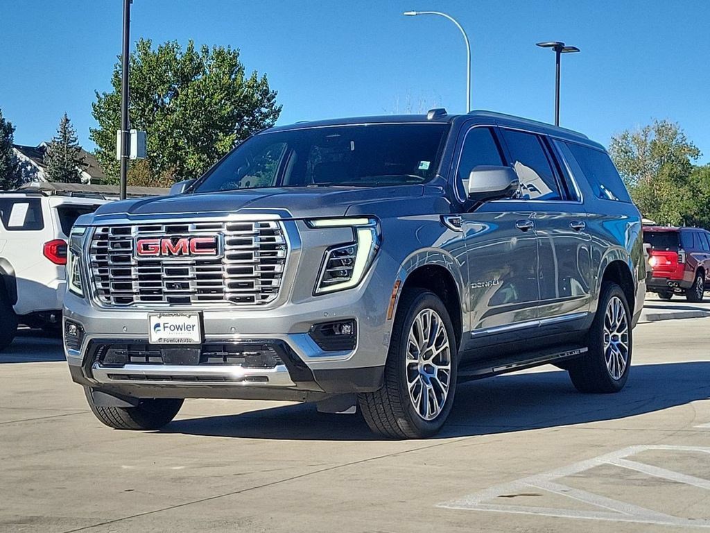 Used 2025 GMC Yukon XL Denali AWD/4WD image 4