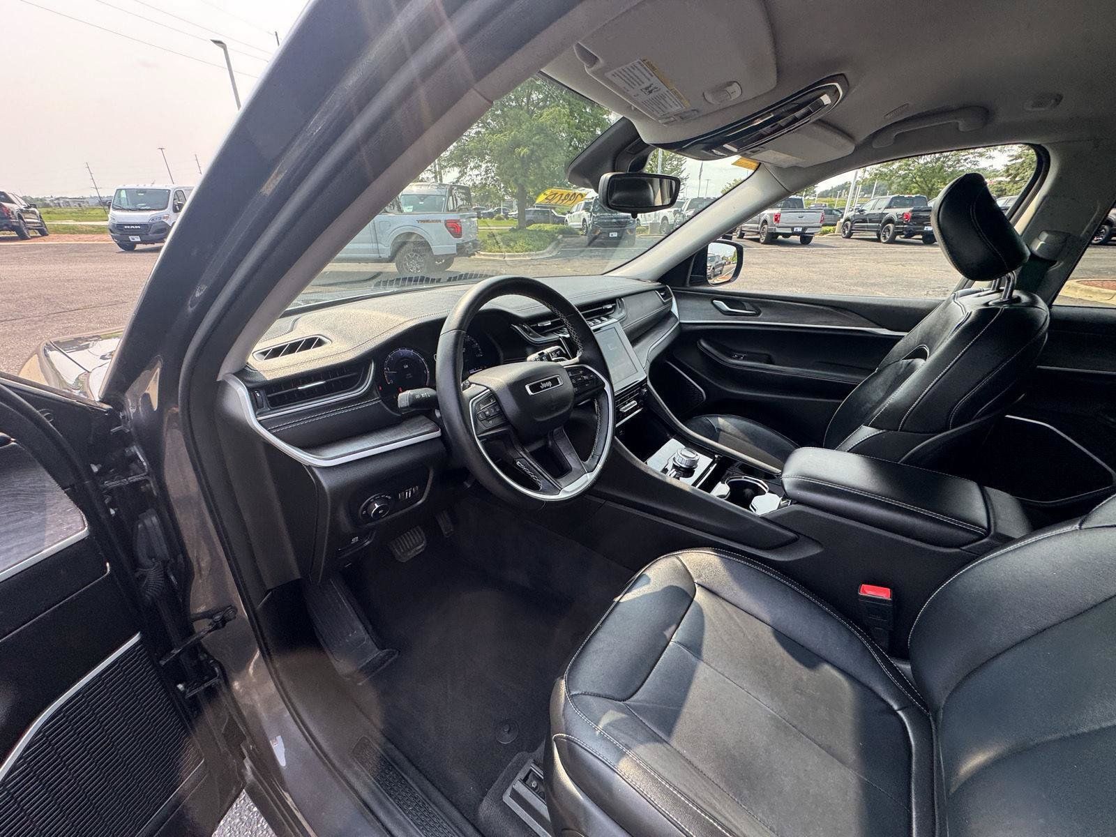 Used 2022 Jeep Grand Cherokee Limited AWD/4WD image 14