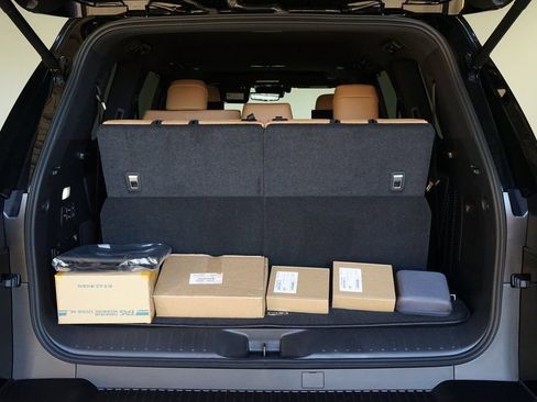 Used 2026 Lexus LX 600 4WD w/ Accessory Package (Z1) image 37