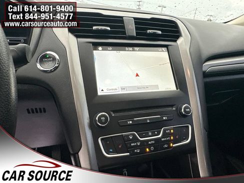 Used 2018 Ford Fusion SE w/ Fusion SE Technology Package FWD image 16