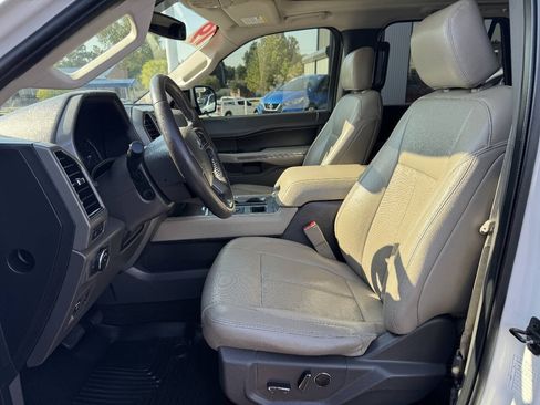 Used 2019 Ford Expedition Max XLT w/ Equipment Group 202A RWD image 16