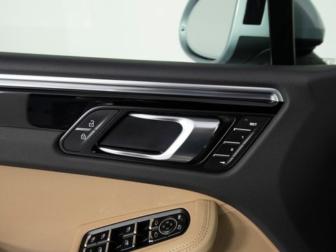 Certified 2019 Porsche Macan AWD/4WD image 20