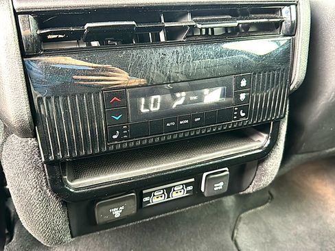 Used 2023 Jeep Wagoneer 4WD w/ Convenience Group I image 21