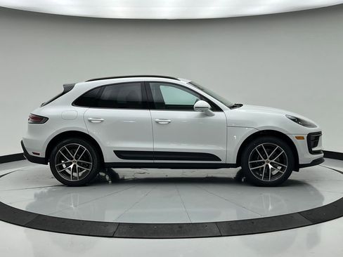 Certified 2025 Porsche Macan image 10